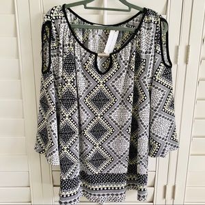 ❌SOLD❌Cold shoulder  top ikat zig zag print top